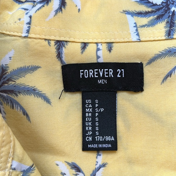 Men’s Cruise wear Short sleeve button down shirt - Picture 3 of 4